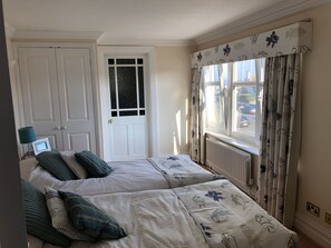 5 chambres, bureau, fer et planche à repasser, Wi-Fi gratuit