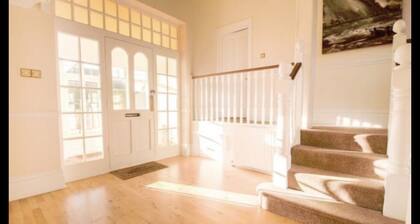 Spacious 5 bedroom Southwold home, all en-suite, close to pier and town