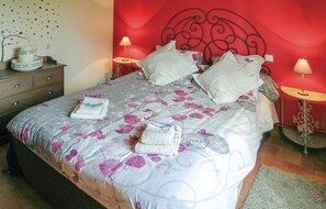 3 dormitorios, cuna de viaje, wifi gratis y ropa de cama