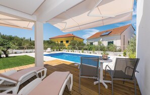 A heated pool - Gorgeous apartment in Murter (Murter)