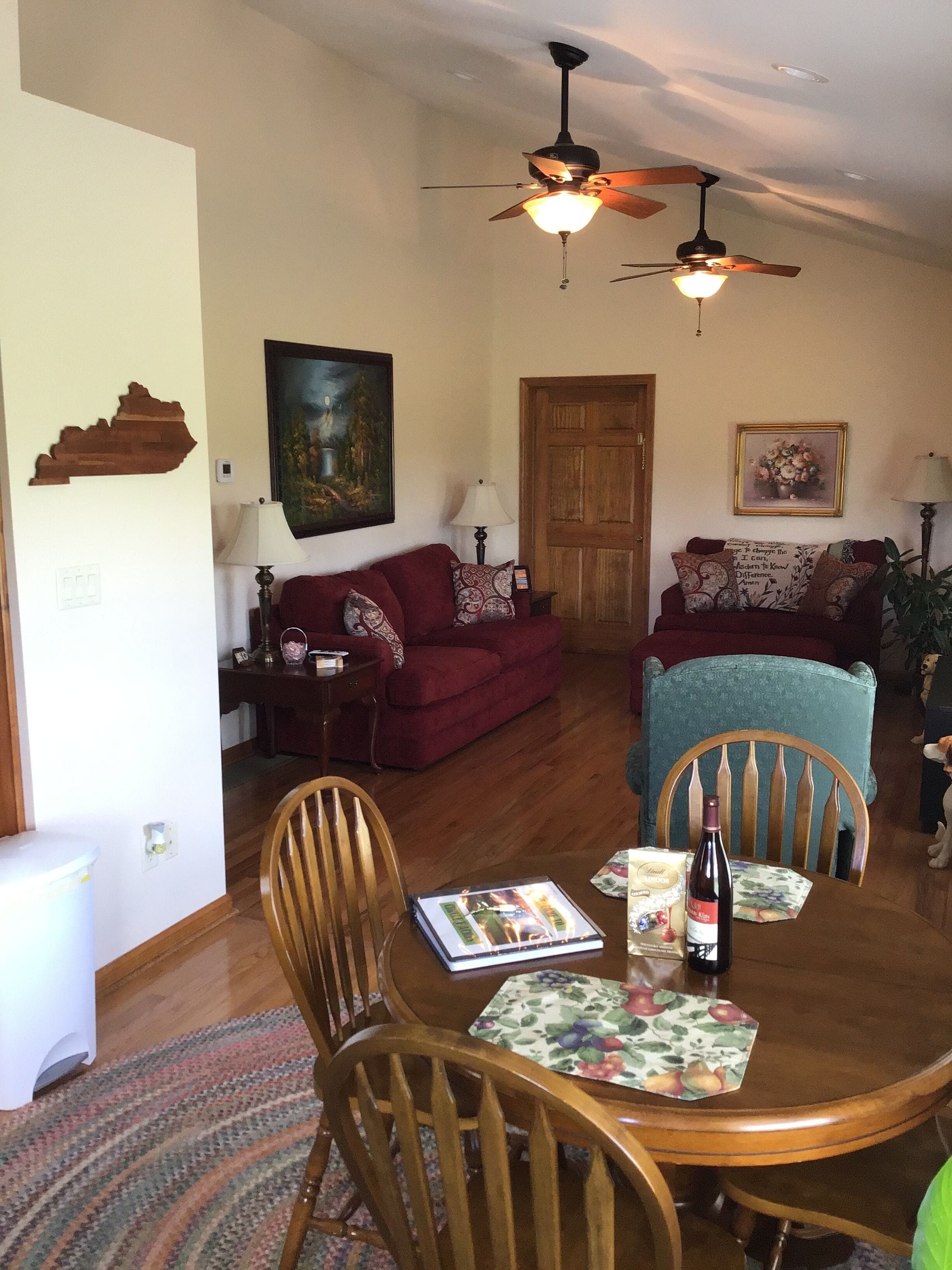 Circle F Acres: Comfortable, Rural Setting, ARK, Distilleries, Pet friendly 