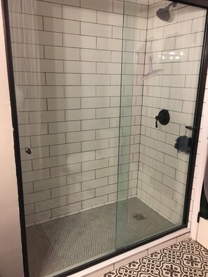 Combined shower/tub, hair dryer, towels, soap