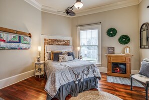 3 habitaciones, caja de seguridad en la habitación y escritorio 