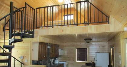 Adirondack Style Lodge - Minutes from Keuka Lake, Wineries.