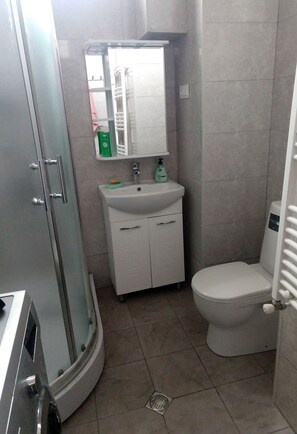Bathroom - Spacious and cozy,  close to the major sightseeings Tbilisi has to offer. (Dzveli Tbilisi)