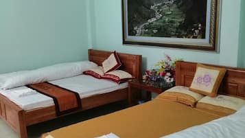 ห้องคอมฟอร์ทสำหรับสี่ท่าน, เตียงใหญ่ 2 เตียง | มินิบาร์, ตู้นิรภัยในห้องพัก, โต๊ะทำงาน, ห้องเก็บเสียง
