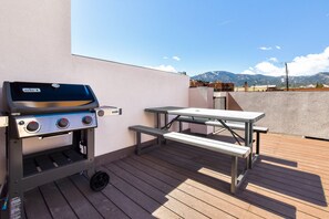 Outdoor dining - The Salida Opera House Loft (Salida)