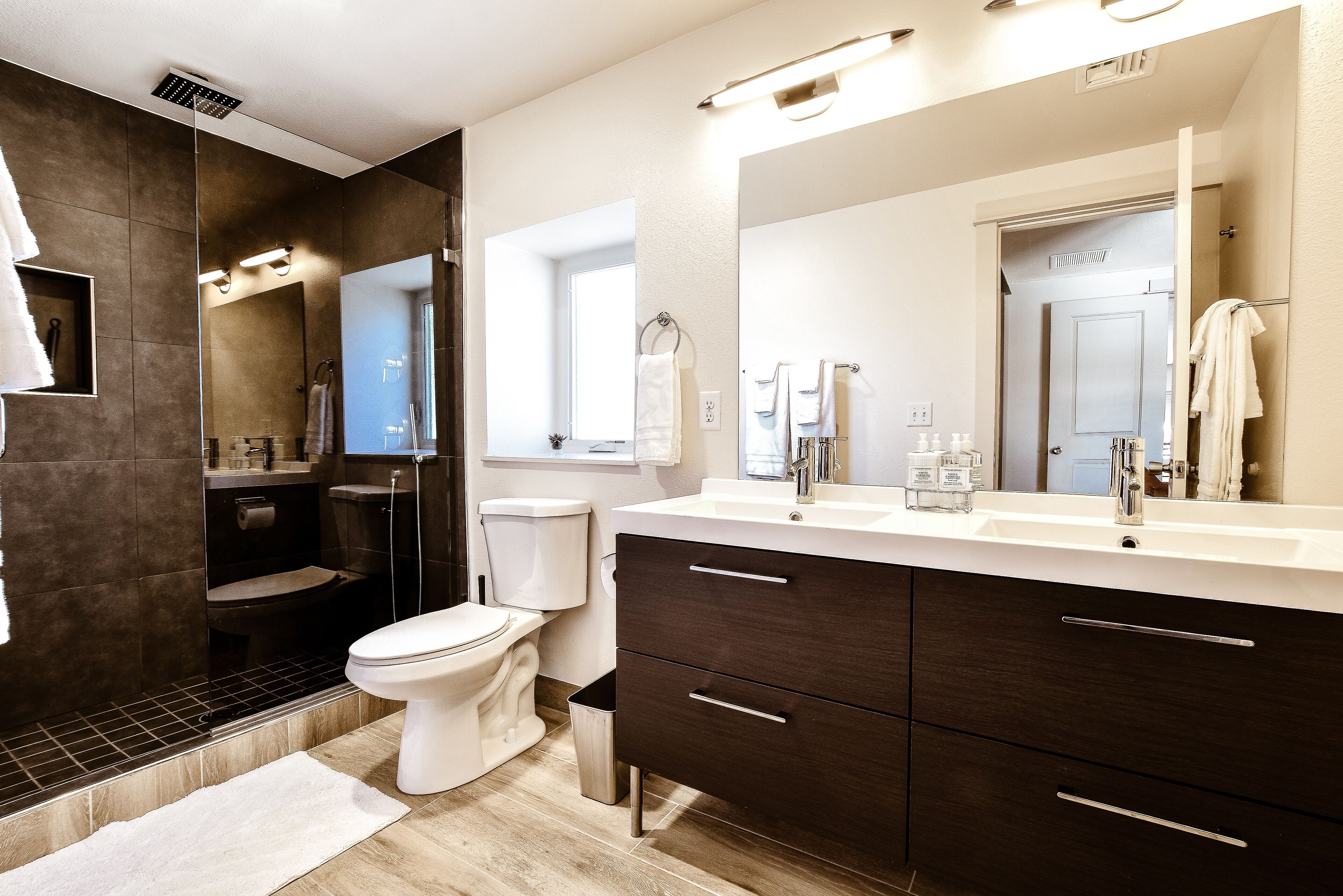 Combined shower/tub, hair dryer, towels, soap