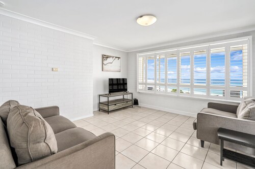 Alinga U5 Kings Beach Apartment Ocean Views