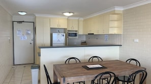 Dining - Alinga U5 Kings Beach Apartment Ocean Views (KINGS BEACH)