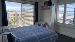 2 bedrooms, bed sheets - Alinga U5 Kings Beach Apartment Ocean Views (KINGS BEACH)
