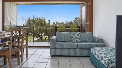 Shorebreak U3 Ocean Views & Parkside Bliss