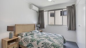 2 bedrooms, bed sheets - Shorebreak U3 Ocean Views & Parkside Bliss (KINGS BEACH)