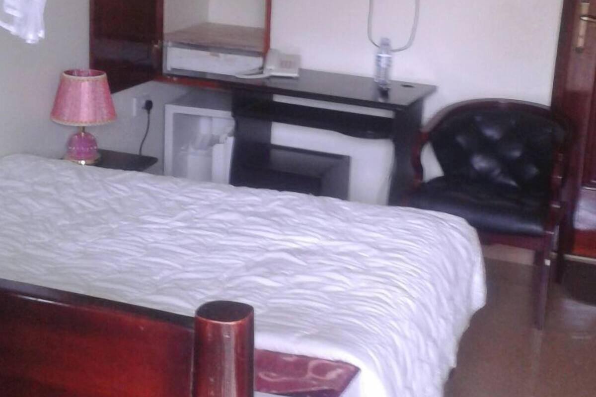 Standard Single Room | Minibar, blackout drapes, soundproofing, rollaway beds (surcharge)