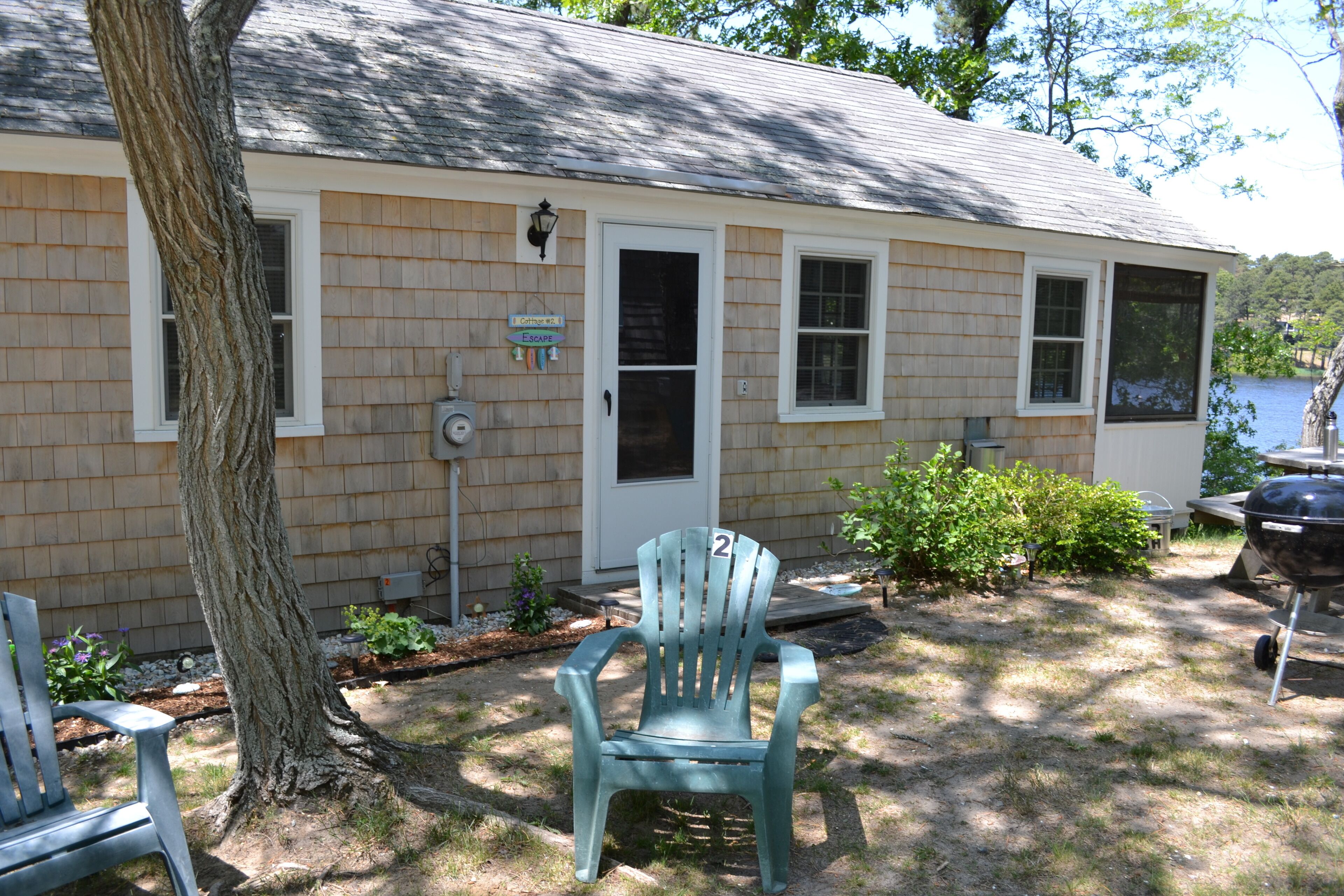 Waterfront Cottage On Minister's Pond W/ Private Beach, Dock, Rowboats