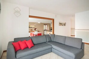 TV, fireplace - Villa Lake Como View by villavistalago.it Bellano (Bellano)