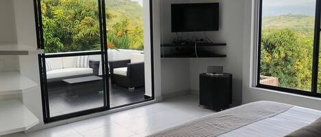 6 bedrooms, desk, free WiFi, bed sheets