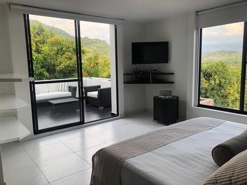 SPECTACULAR FINCA ANAPOIMA