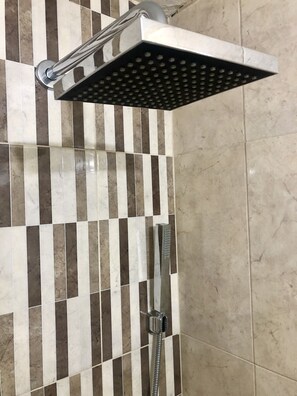 Comfort Apartment, Multiple Beds | Bathroom