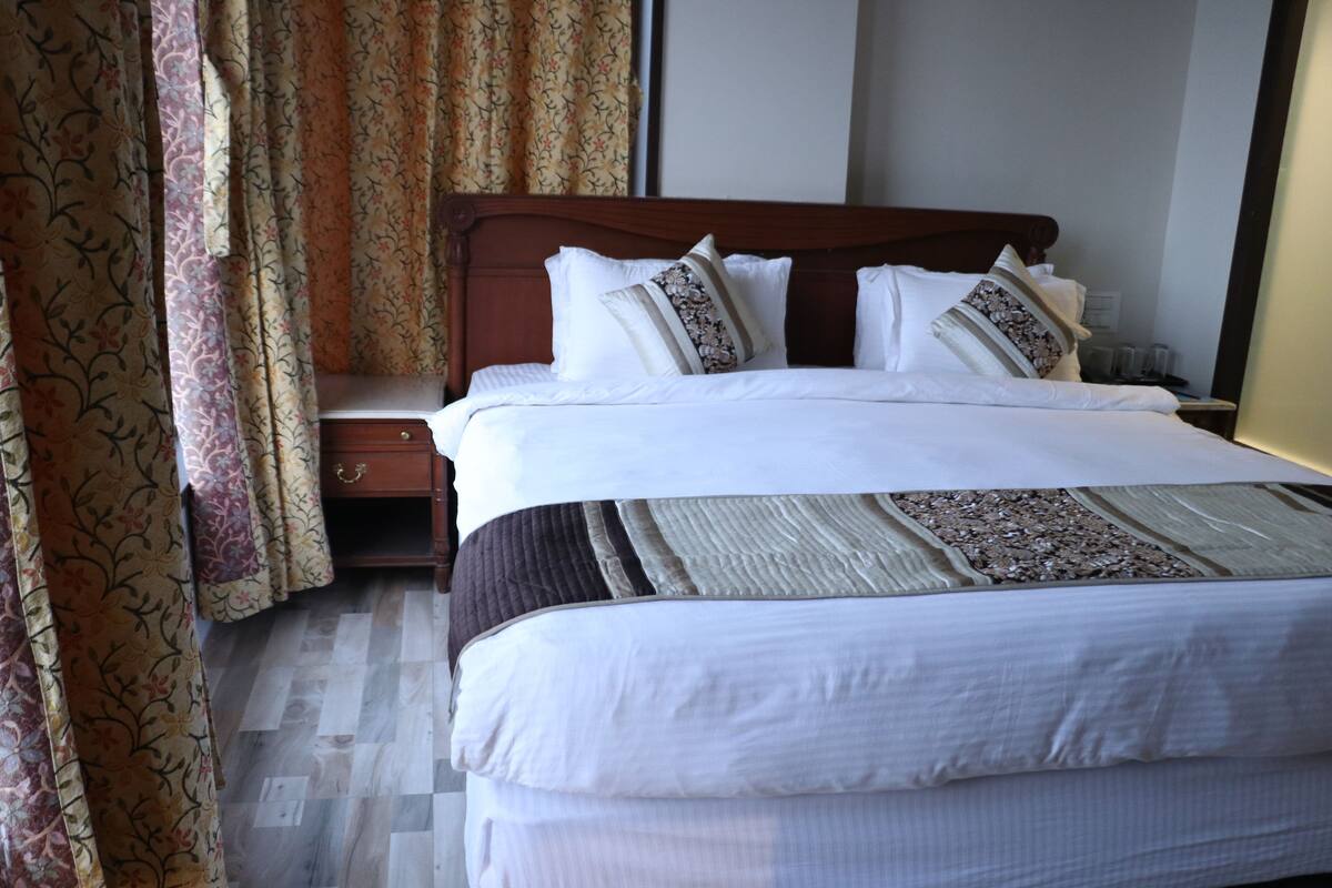 1 bedroom, premium bedding, minibar, in-room safe