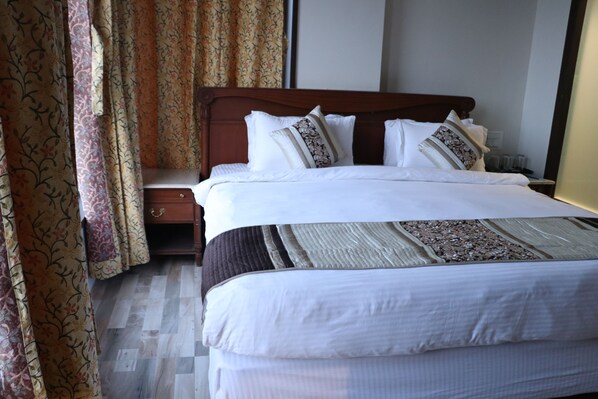 1 bedroom, premium bedding, minibar, in-room safe