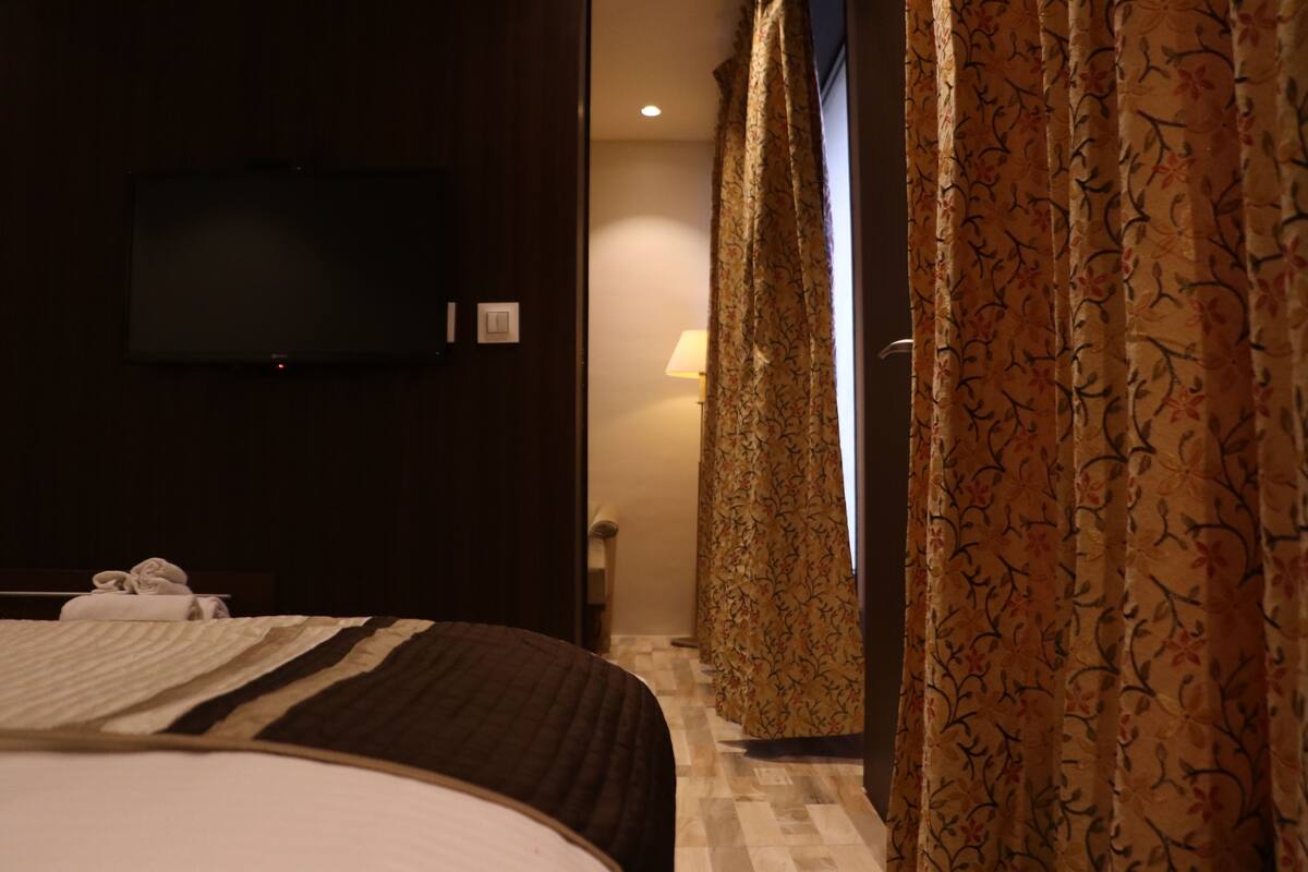 Superior Suite, 1 King Bed, City View | 1 bedroom, premium bedding, minibar, in-room safe