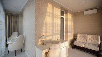 Suite nupcial, balcó (with round bed) | Sala d'estar | Televisor de pantalla plana