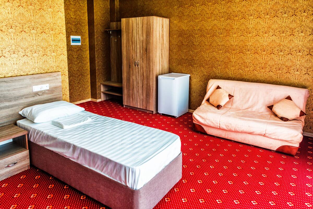 Basic Single Room, 1 Large Single Bed, Accessible | In-room safe, laptop workspace, blackout curtains, iron/ironing board