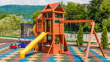 Children’s play area – outdoor