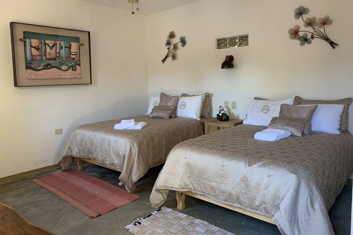 Cabin tiện nghi đơn giản | 2 phòng ngủ, truy cập Internet không dây miễn phí, bộ trải giường 