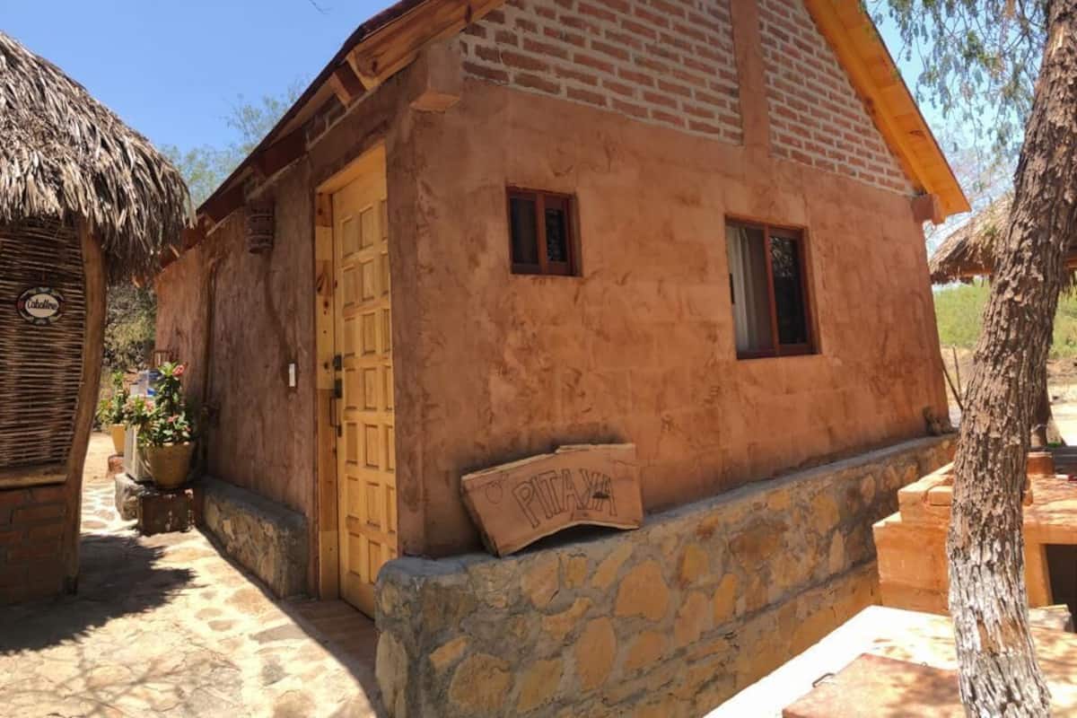 Cabaña clásica, 2 camas Queen size, con acceso para personas discapacitadas, planta baja | 2 habitaciones, wifi gratis y ropa de cama