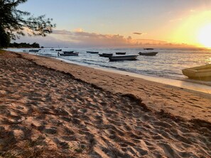 Plage à proximité, chaise longue