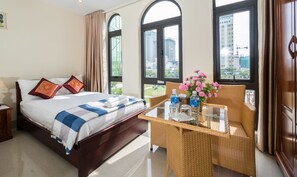 デラックス ダブルルーム パーシャル オーシャン ビュー | デスク、防音設備、WiFi (無料)、ベッドシーツ