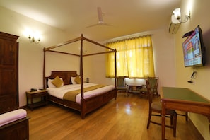 Luxury Suite AC Room | Desk, blackout drapes, rollaway beds, free WiFi