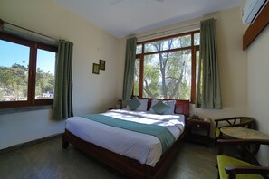 尊荣客房 | 办公桌、遮光窗帘、折叠床/加床（额外收费）、免费 WiFi