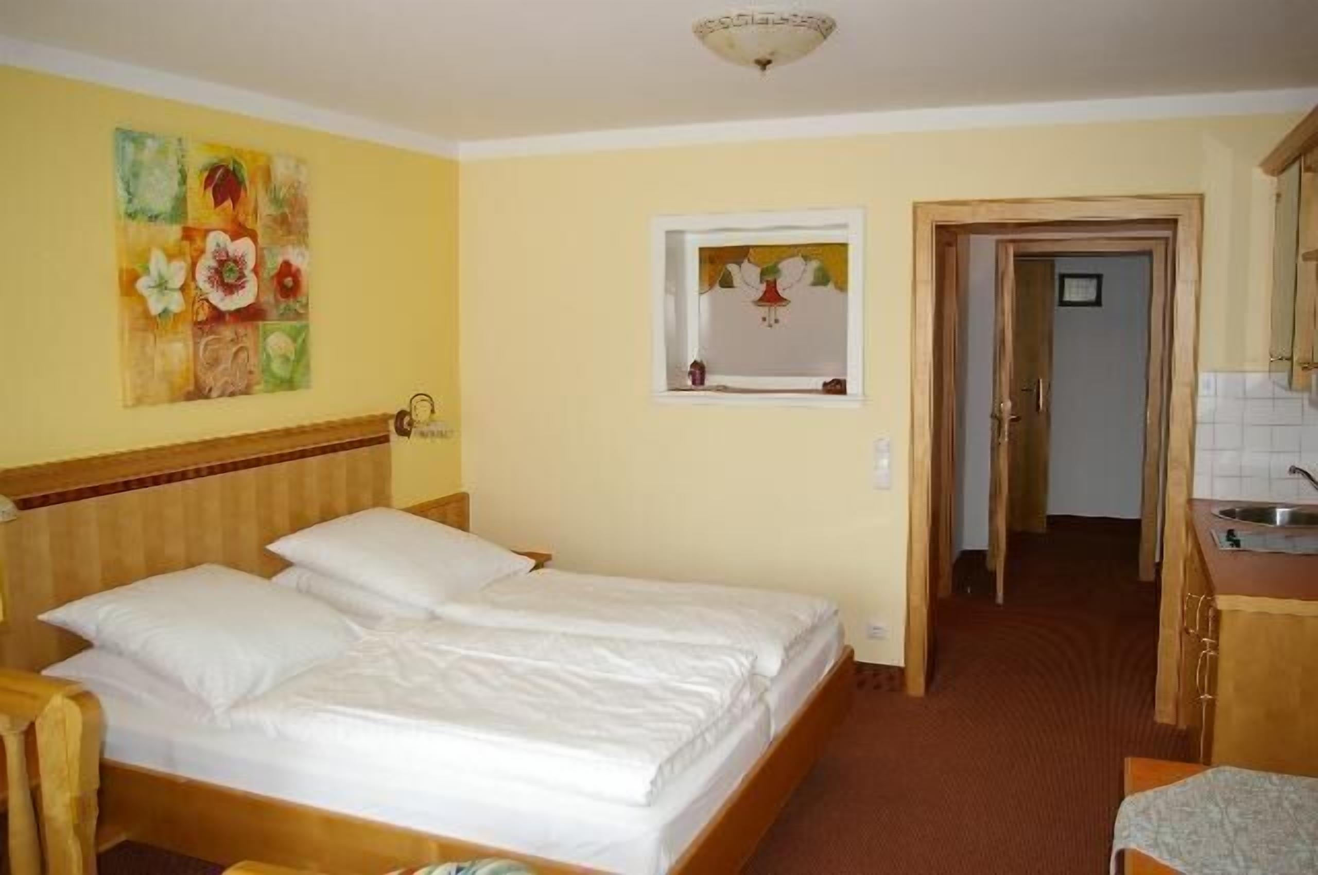 Appartement Hennenkobel (30qm) im Landhausstil mit Südbalkon und Küchenzeile-Hennenkobel