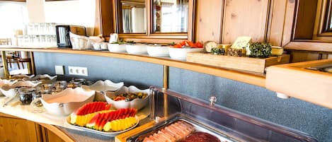 Free daily buffet breakfast