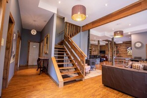 المنشأة من الداخل