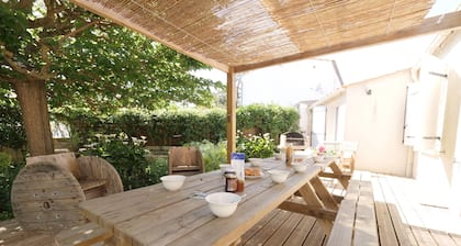 Une maison pour 10 avec jardin prĂšs de la mer