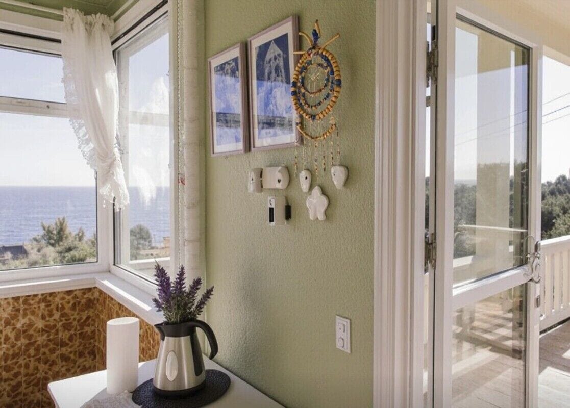 Réfrigérateur, four, plaque de cuisson, cafetière/bouilloire