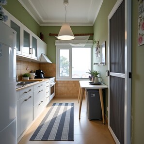 Family House | Private kitchen | Fridge, oven, stovetop, coffee/tea maker - Villa Siesta gr (Pangaio)