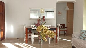 Flat-screen TV, fireplace, DVD player