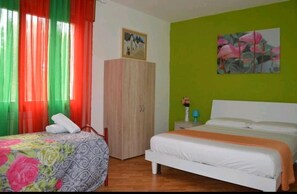 Classic Triple Room, Multiple Beds, Ensuite