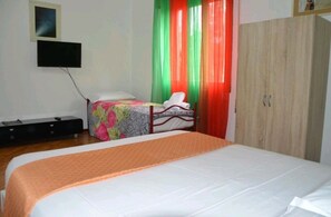 Classic Triple Room, Multiple Beds, Ensuite
