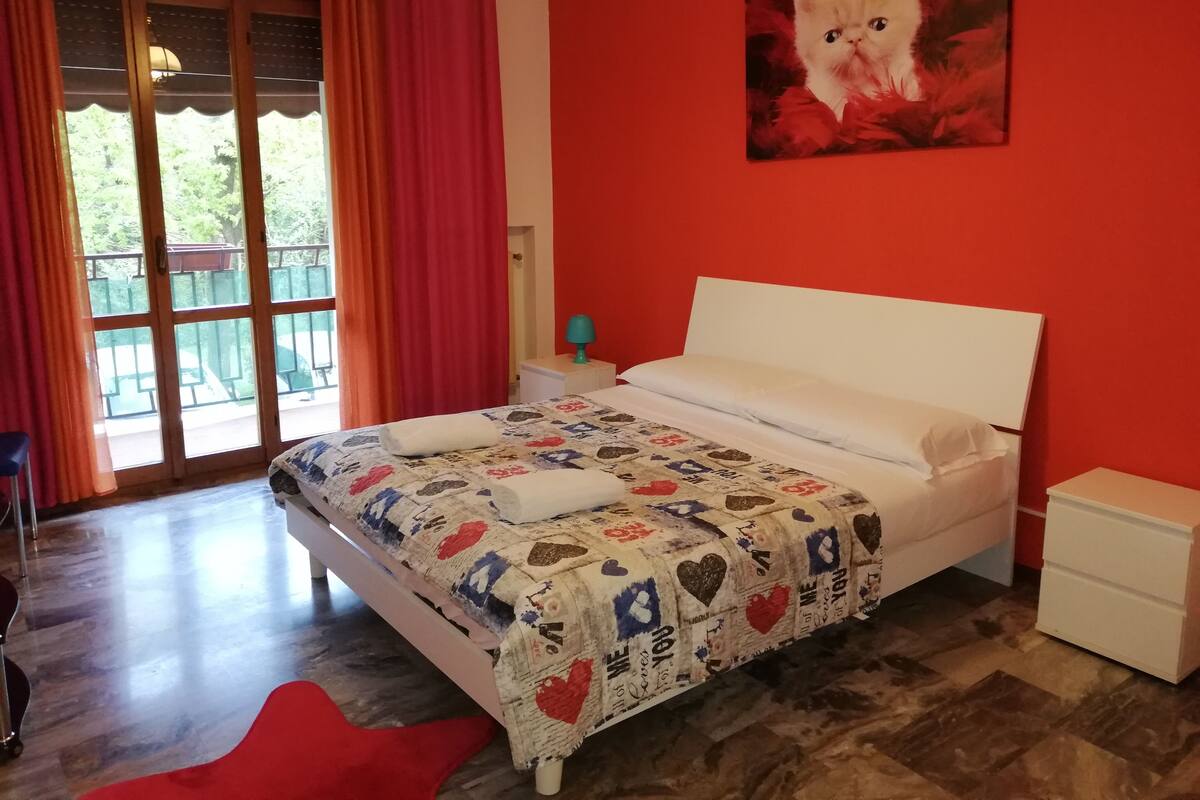 Classic Double Room, 1 Queen Bed, Shared Bathroom