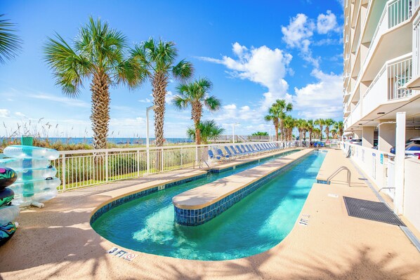 Alberca techada y alberca climatizada