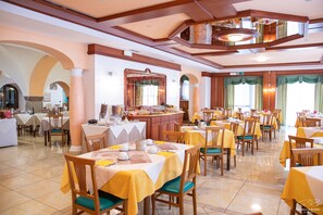 Ilmainen päivittäinen buffetaamiainen 