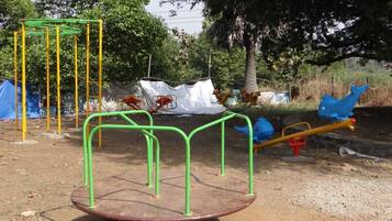 Children’s play area – outdoor