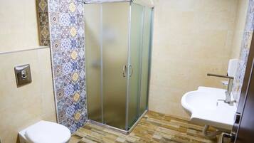 Bruser, gratis toiletartikler, hjemmesko, bidet