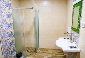 Family Room | Bathroom - Alrowwad Guesthouse (Bethlehem)